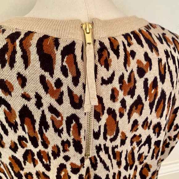 H&M LEOPARD PRINT SWEATER BACK ZIP CREWNECK SOFT SWEATER RIBBED CUFFS MEDIUM - Picture 12 of 14